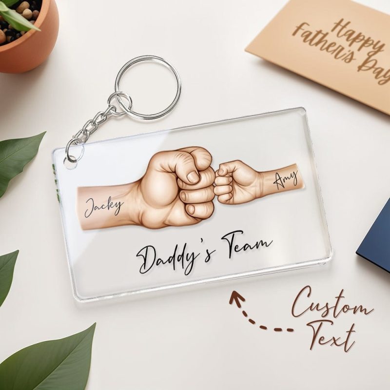 Personalized Names Acrylic Keychain Daddy’s Team Fist Bump Keychain Father’s Day Gift for Dad for Grandpa