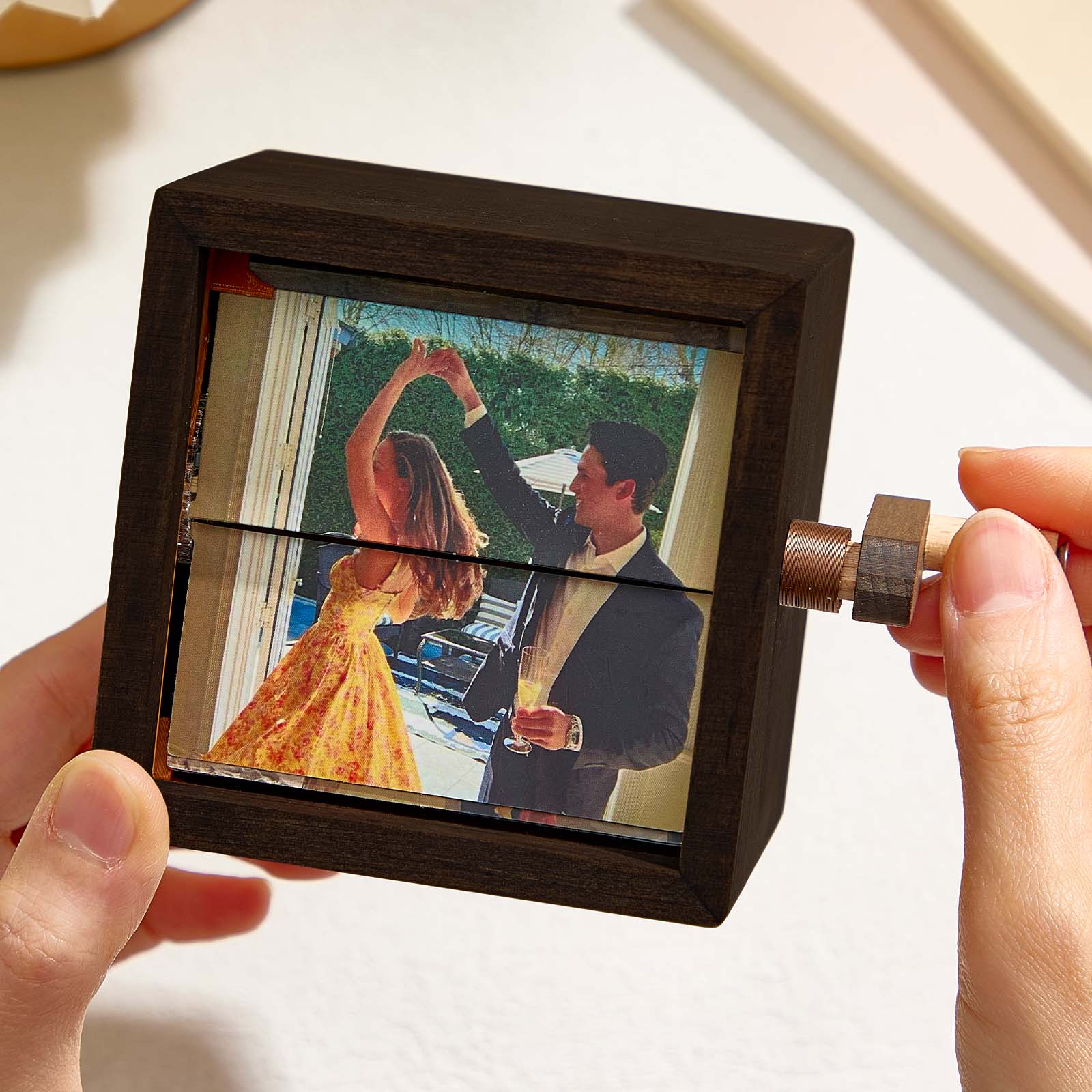 Custom Photo Flipbook Frame Animation Machine Mechanical Hand-cranked Photo Album with Light Unique Valentine's Day Gifts
