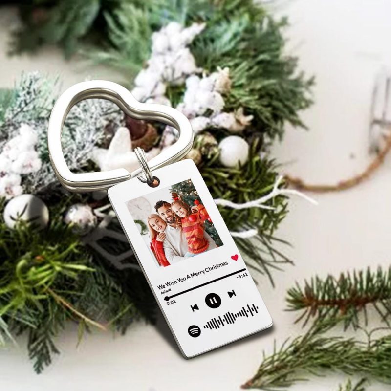 Christmas Gift Custom Spotify Keychain With 2 Colors Gifts for Family Heart