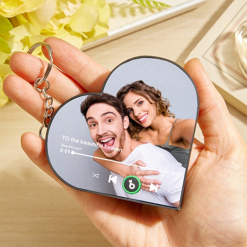 Custom Mini Music Fridge Magnet Keychain Personalized Photo Heart Frame Music Keychain Mini Magnet For Fridge That Can Play Songs Without Cellphone Anniversary Gifts for Boyfriend
