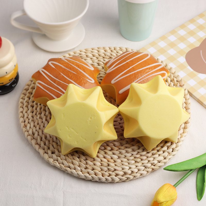 Star-Anise Bread Squishy Slow Rebound Stress Relief Toy with Fragrance(1 PC)